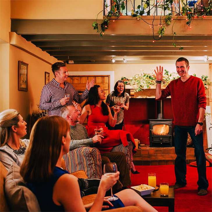 do trivia competition with friends at new year party