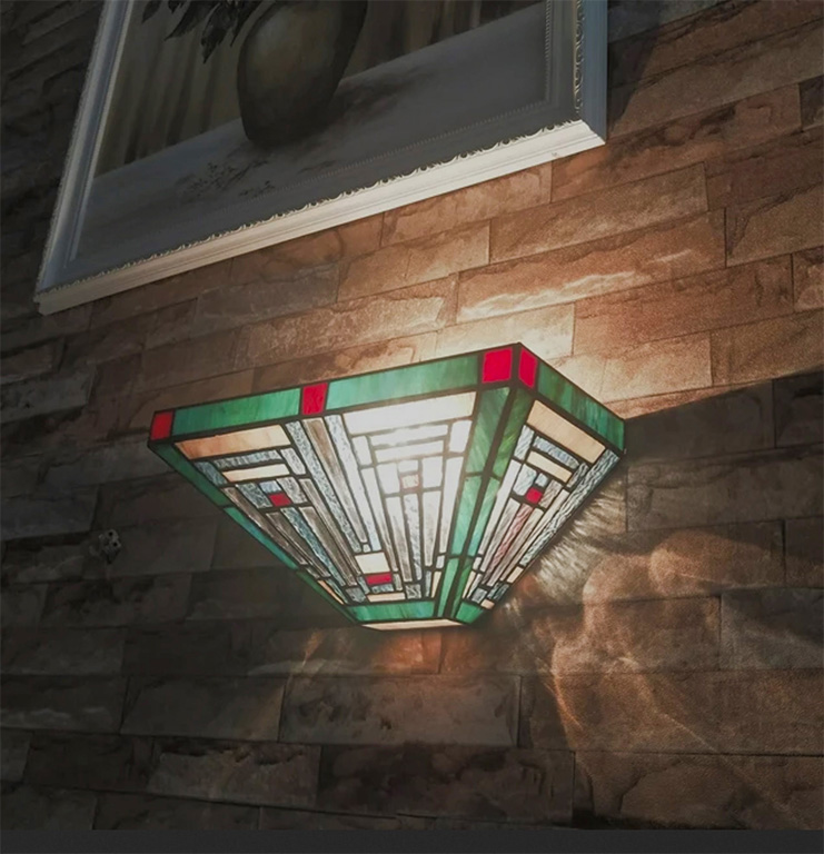 The Lamp with Heavy Geometry Pattern