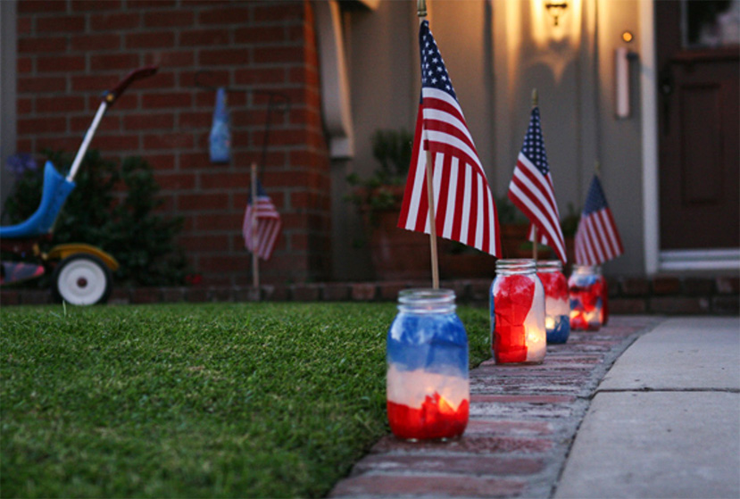 shining mason jars for July 4 decoration